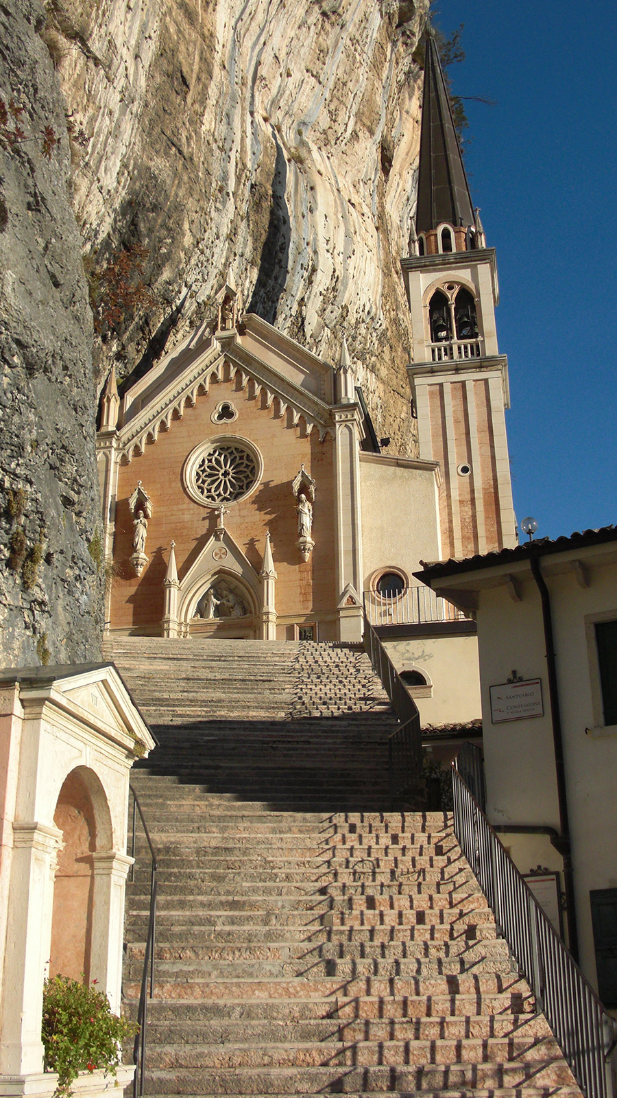 Madonna della Corona - Source Panoramio - Author: Author Jürgen Schneider
